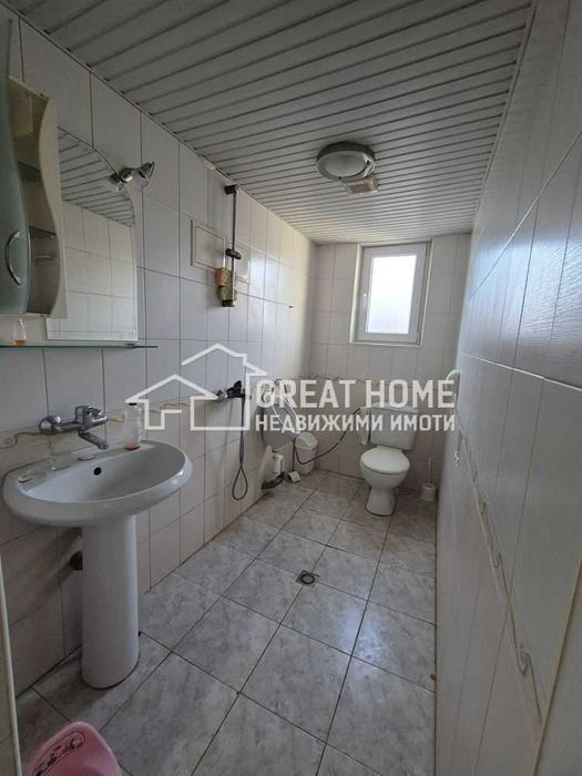 Двуетажна тухлена къща в живописното село Васил Левски!! Гараж!!