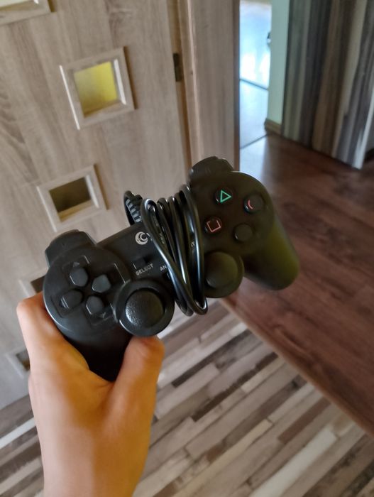 Комплект: 2 джойстика + мишка + клавиатура Raynox — Черен цвят