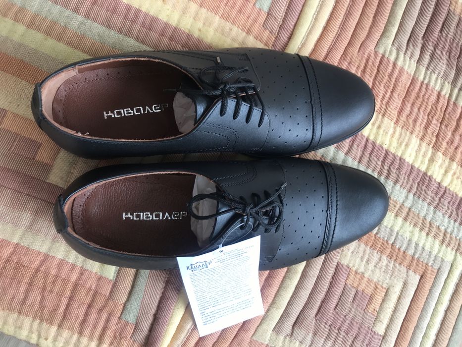 Налични  .  Обувки  от  естественна  кожа  / номер  44  на  дупки    .