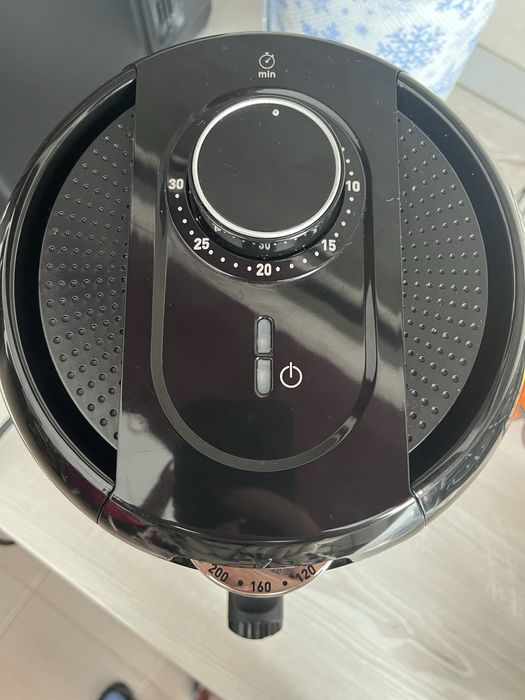 Airfryer / Friteuza cu aer cald