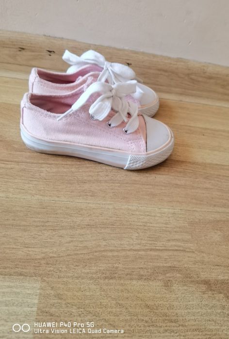 Сандали, обувки, кецове