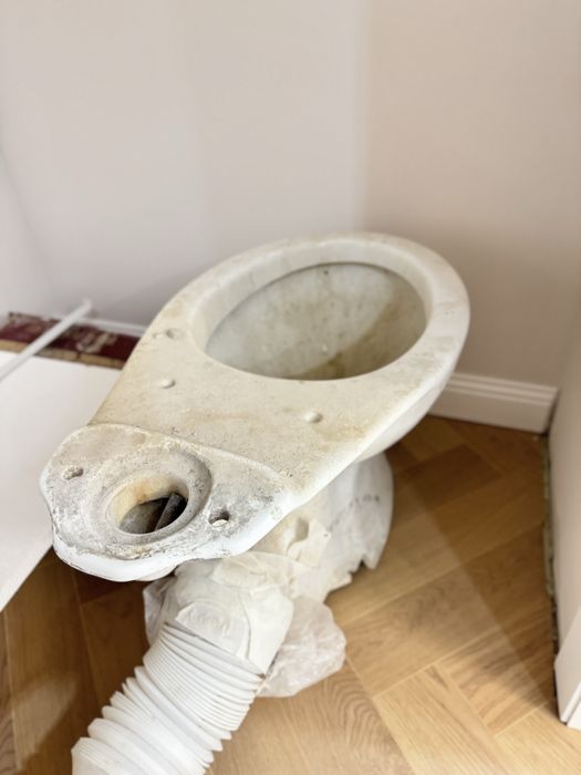 Продам унитаз 5000