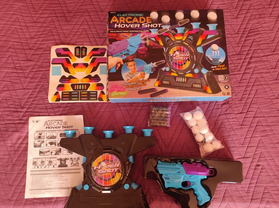 Електронна мишена с топчета и бластер