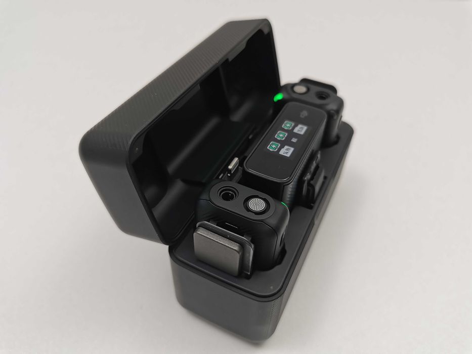 DJI Mic (2 TX + 1 RX + Charging Case) система от микрофони и подарък калъф за съхранение и транспортиране