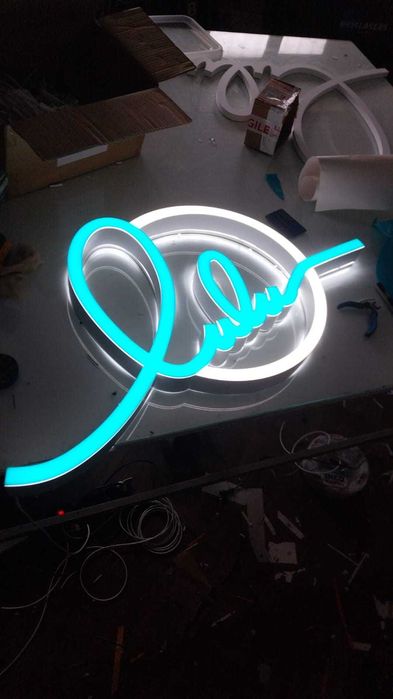 Litere luminoase, Reclame, Reclame luminoase