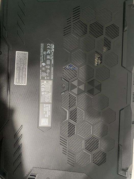 vând laptop de gaming ASUS FA506IHR-HN039