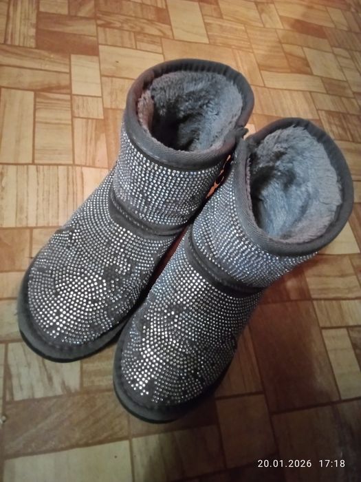 Продам зимние уги для девочки