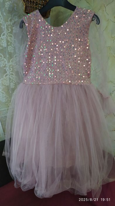 Детска рокля с пайети