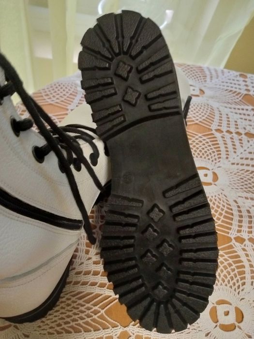 Дамски ботуши и боти