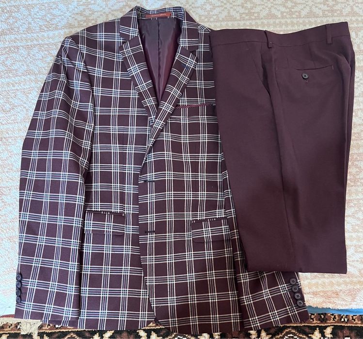 Vand sacou cu pantaloni nou nout nepurtat!
