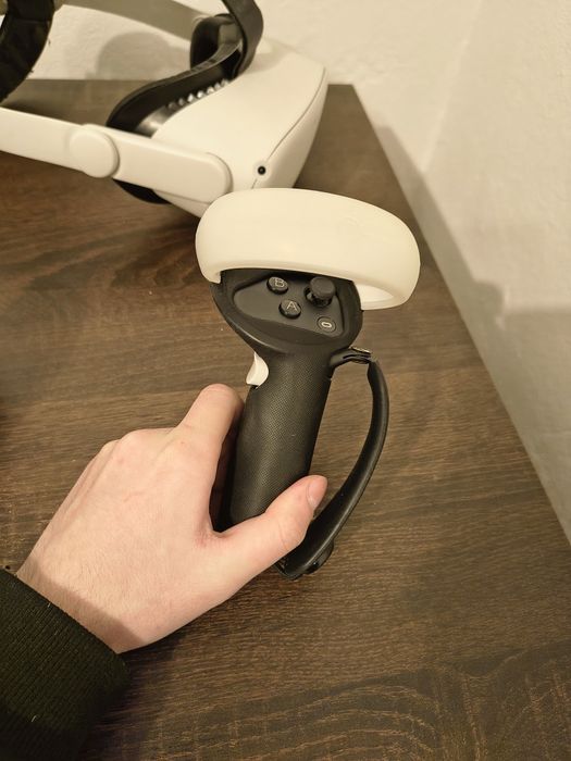 Vând Meta Quest 2  256 GB + Accesorii