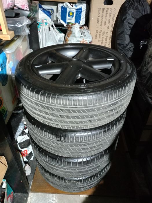 Продавам комплект гуми с джанти Дачия Дъстър/ Dacia Duster 4х4