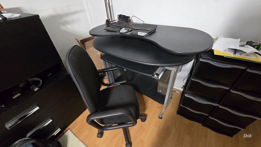 Birou și scaun de birou