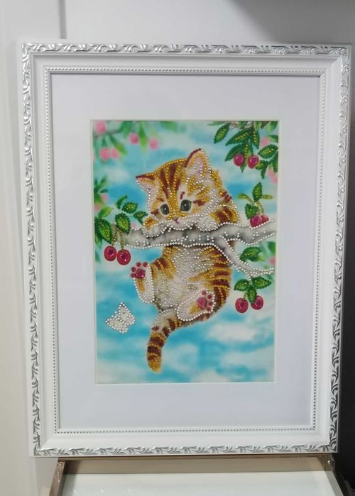 Tablouri lucrate manual prin tehnica Diamond painting, unicate.