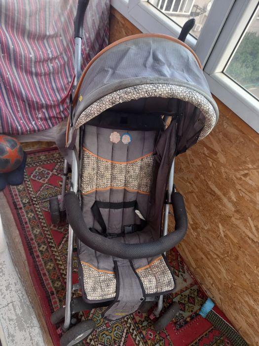 Детская прогулочная коляска