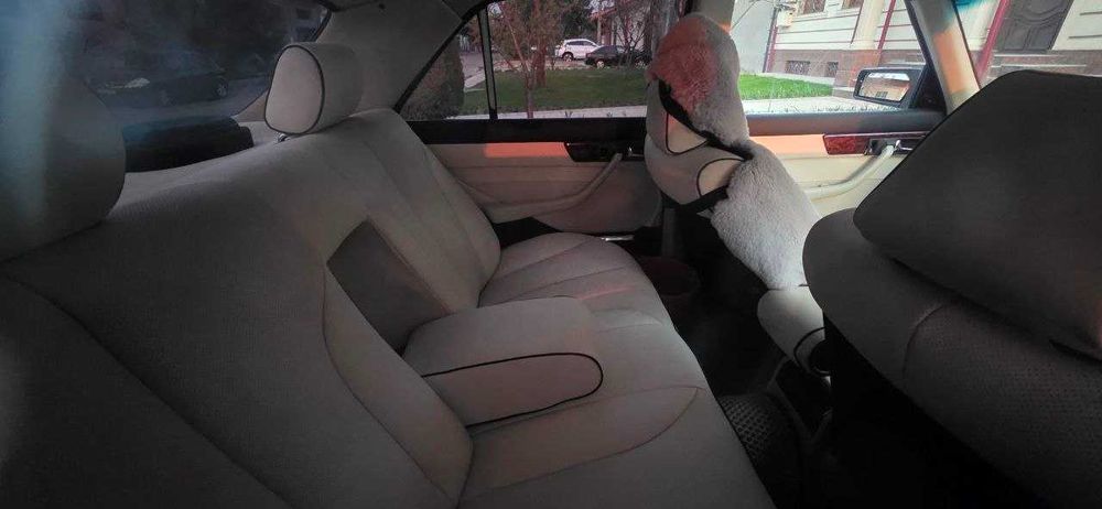 MERCEDES-BENZ W126 diplomat