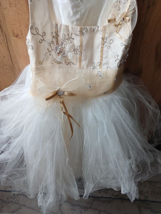 Детская платья,нарядная платья