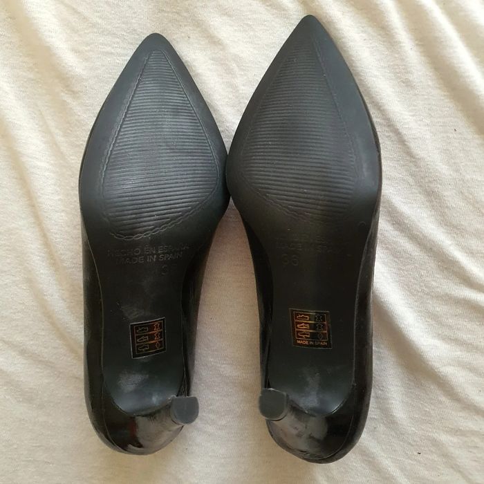 Pantofi cu toc negri din piele