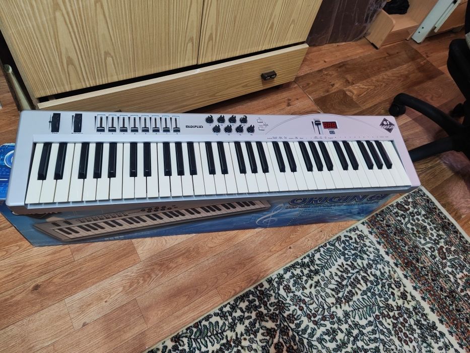 MIDI-клавиатура Midiplus Origin 61 — в отличном состоянии