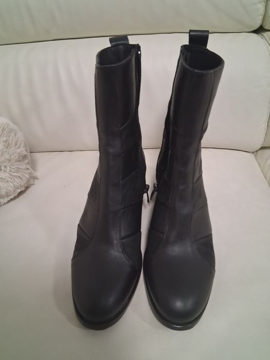 Botine noi piele