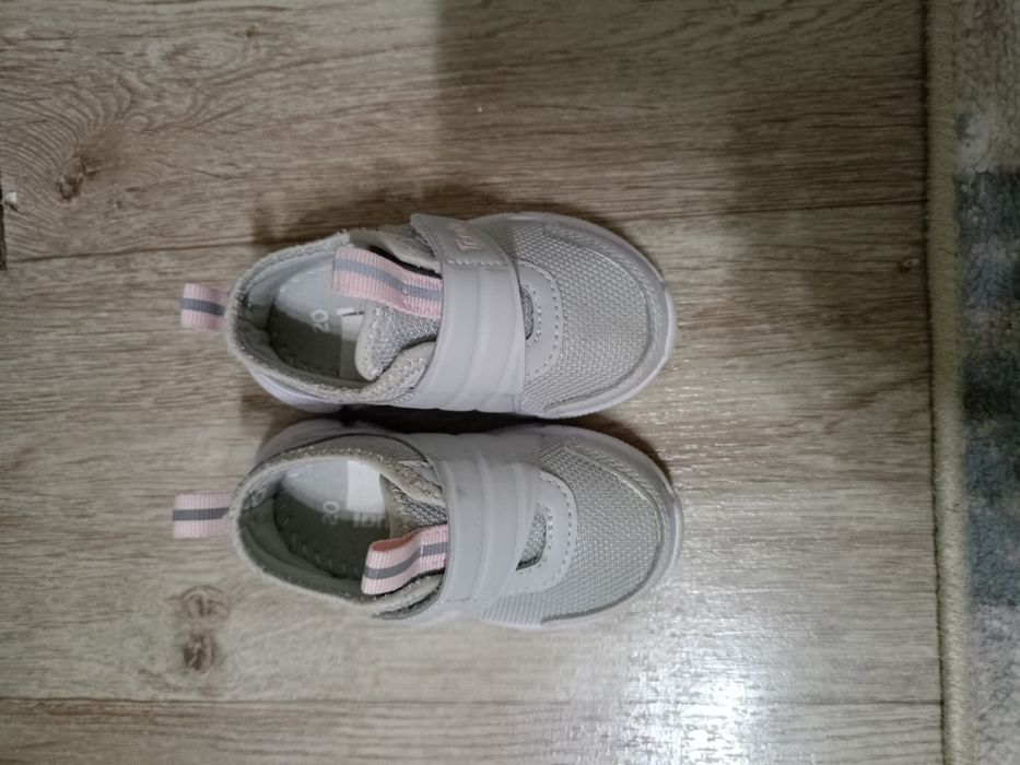 Кроссовки маленькие 20р