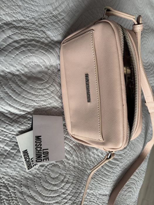 Чанта Love Moschino; пепел от рози