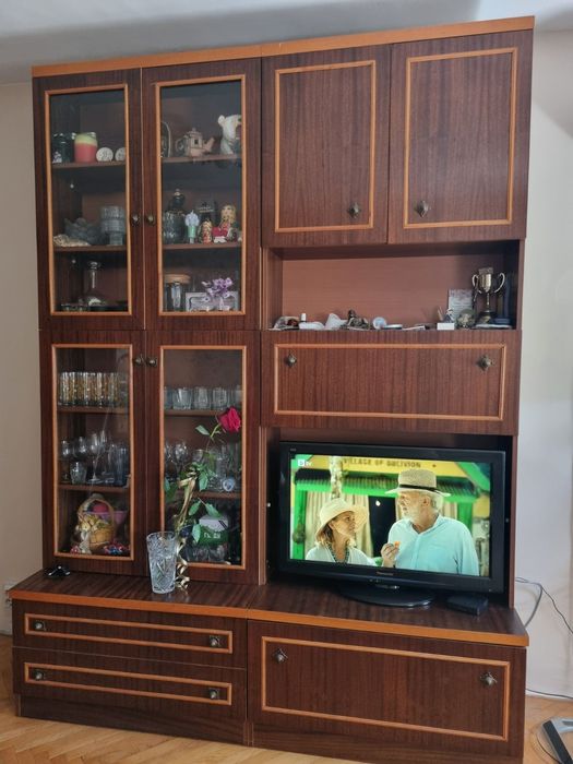 Хола секция на три модула