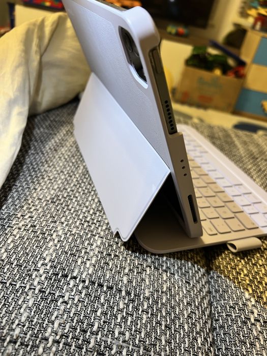 iPad Pro 11” Gen 3 M1 – 128GB Magic Keyboard purple