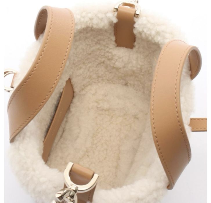 Dior чанта с пух