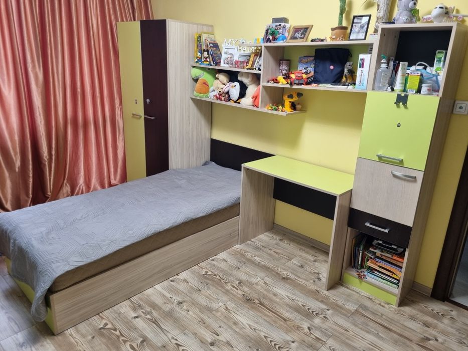 Продавам обзавеждане за детска стая