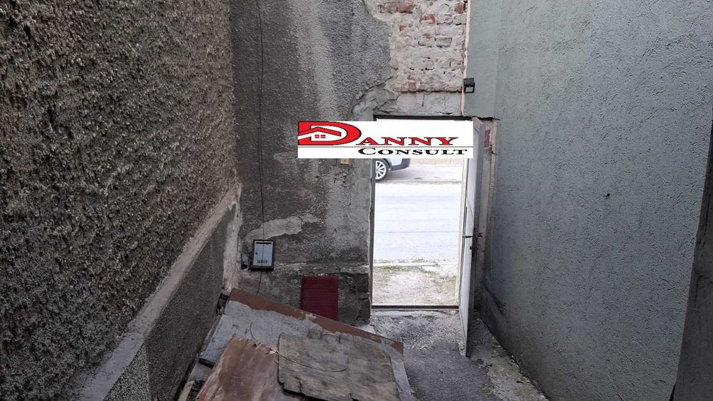 Едноетажна къща с двор в гр. Горна Оряховица, кв. ”Гарата”