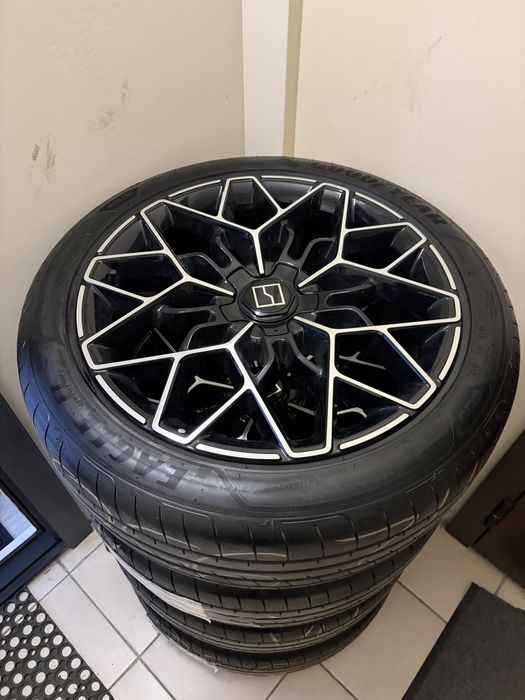 Диски R21 от Zeekr 001