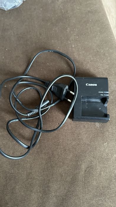 Canon 1100 D с объективом