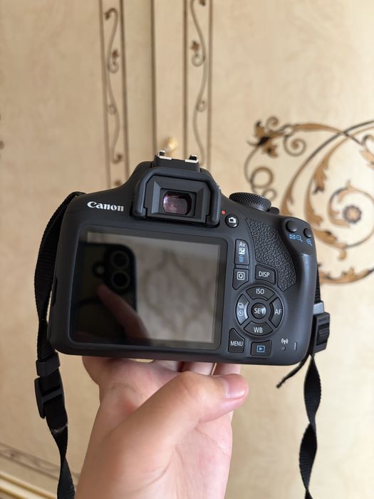 Продаю Canon EOS 2000D в идеальном состоянии
