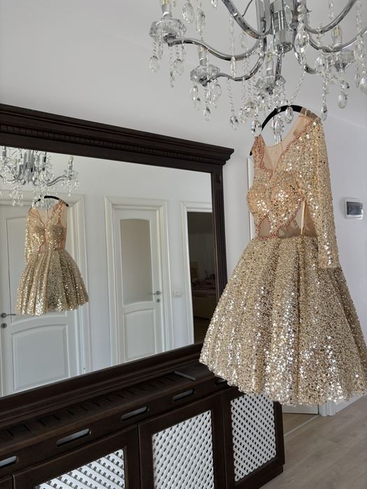 Rochie aurie facuta pe comanda, marime XS, purtata o singura data