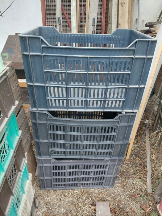 Пластмасови касетки, щайги и пластмасови туби