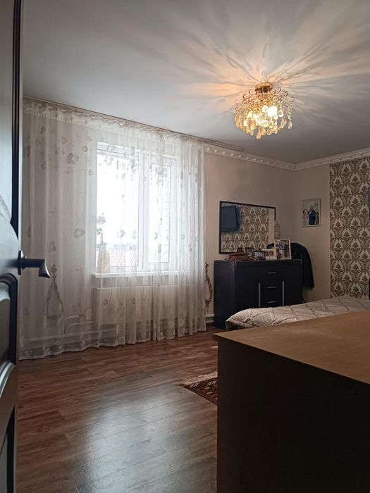 Продается дом 10 комнат 240 м