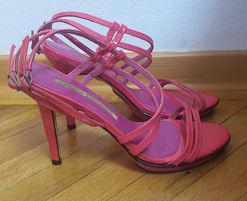 Vand sandale foarte elegante marimea 36