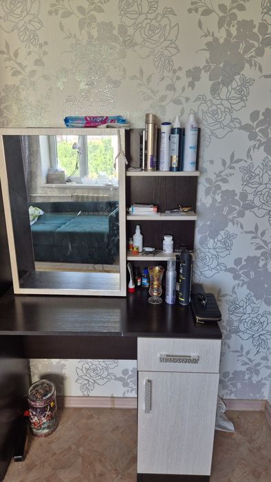 Комод с зеркалом