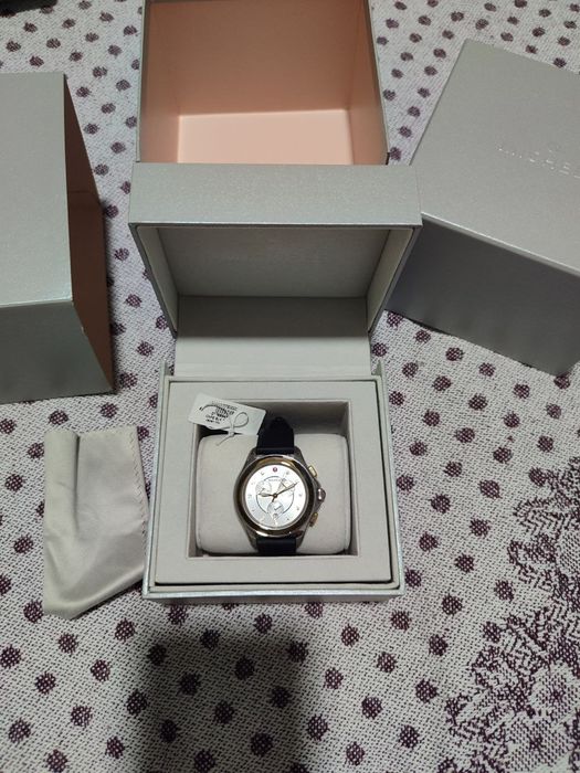 Brilliant soat sotiladi.