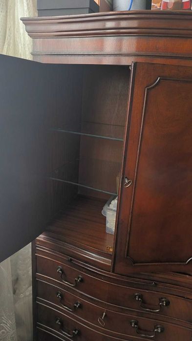 Махагонов бар шкаф