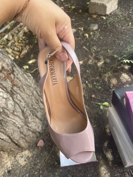 Продам босоножки