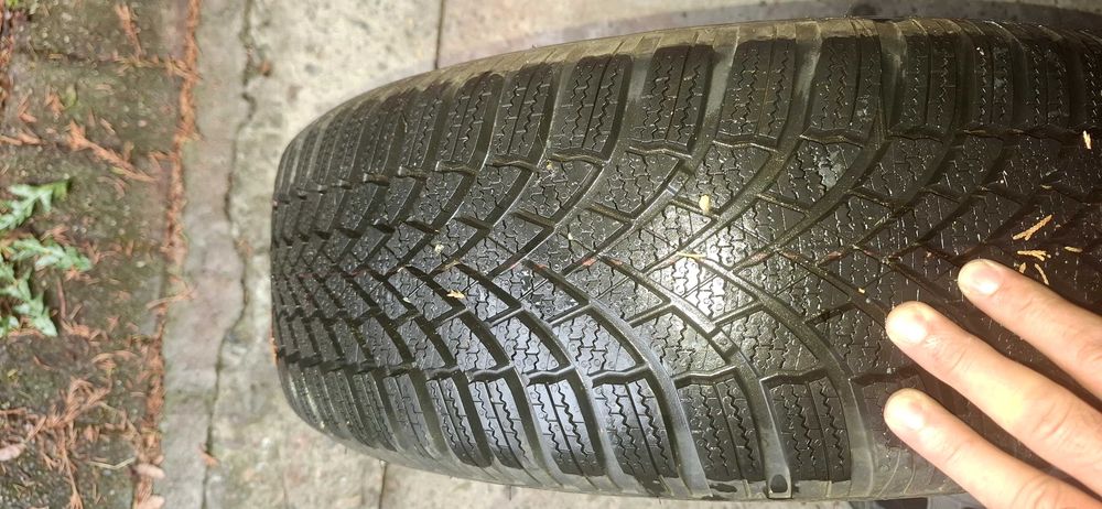 Оригинални Джанти със зимни гуми 205/55 R16 за,Хюндай 5х114.3 6.5j.цент.отвор 67.1 ет 50 с профил на гумите 10мм