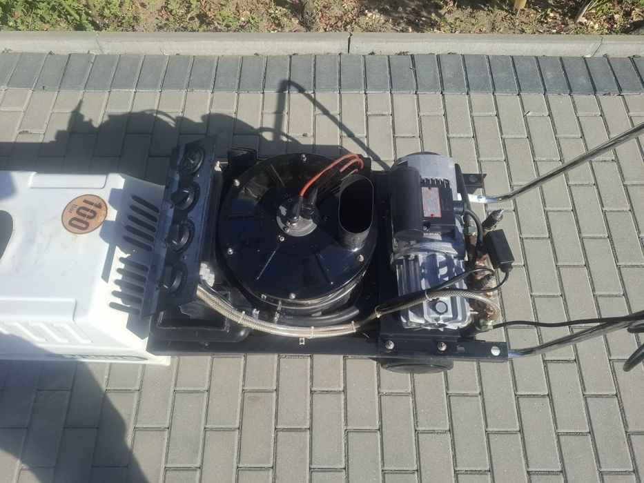 Pompă presiune cu apă caldă.