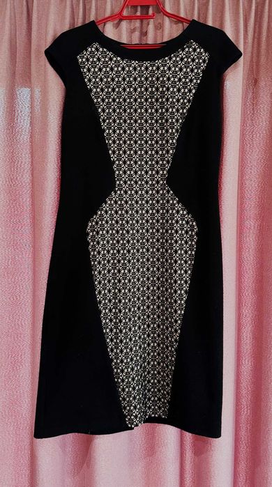 Черна рокля по тялото