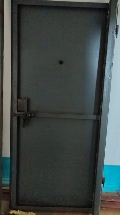 Железная входная дверь