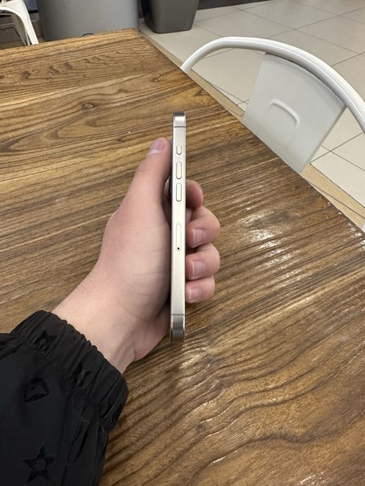 Iphone 15 Pro sotiladi Dual Kar/Dok