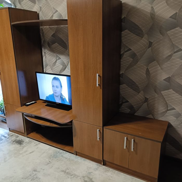 Стенка  с тумбой