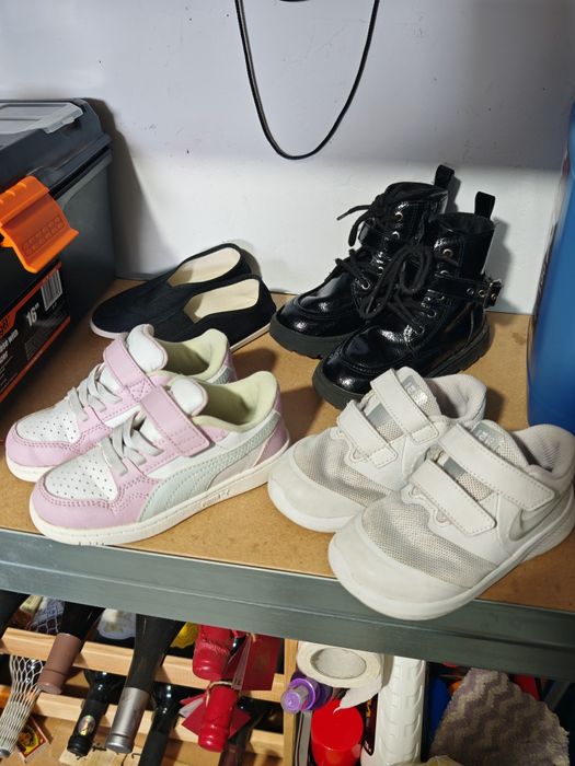 Vând papuci / adidași / ghete copii