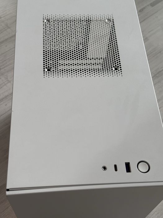 NZXT H210 carcasa alba de calculator albă cu fereastră de sticlă